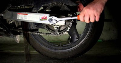 سیم گاز در سرعت و نحوه‌ی عملکرد موتور سیکلت تاثیر دارد.